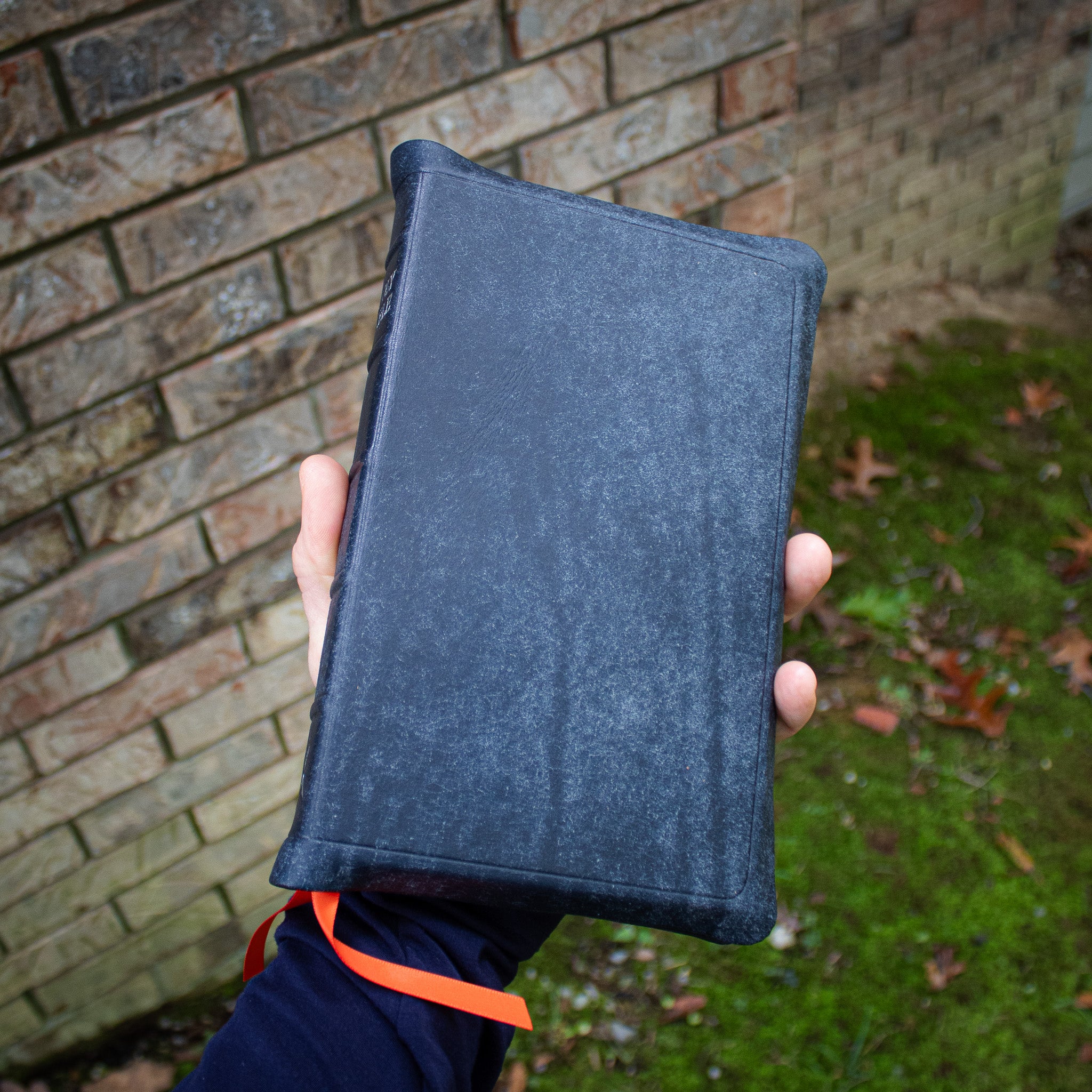 NASB 95 in Navy Peublo